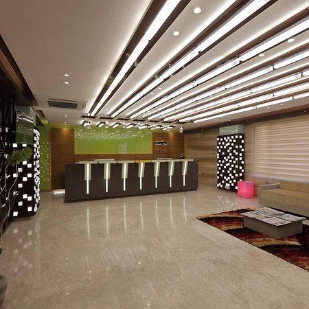 莲花公园酒店 阿穆达巴 外观 照片